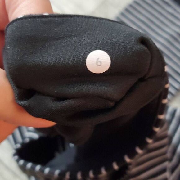 Lululemon Women's Wunder Under Crop Black White Parallel Stripe Legging Size 6 - Picture 5 of 6